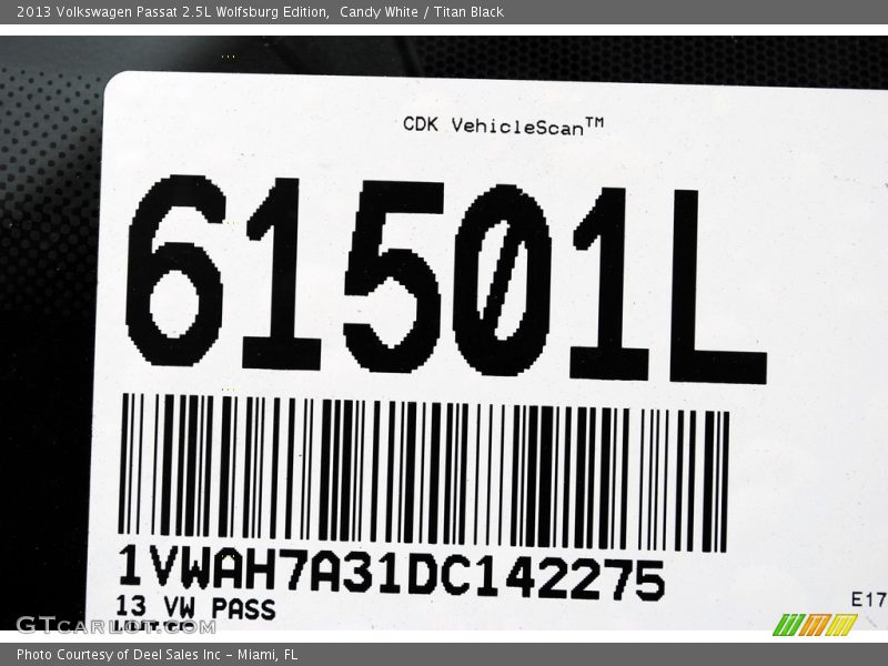 Candy White / Titan Black 2013 Volkswagen Passat 2.5L Wolfsburg Edition