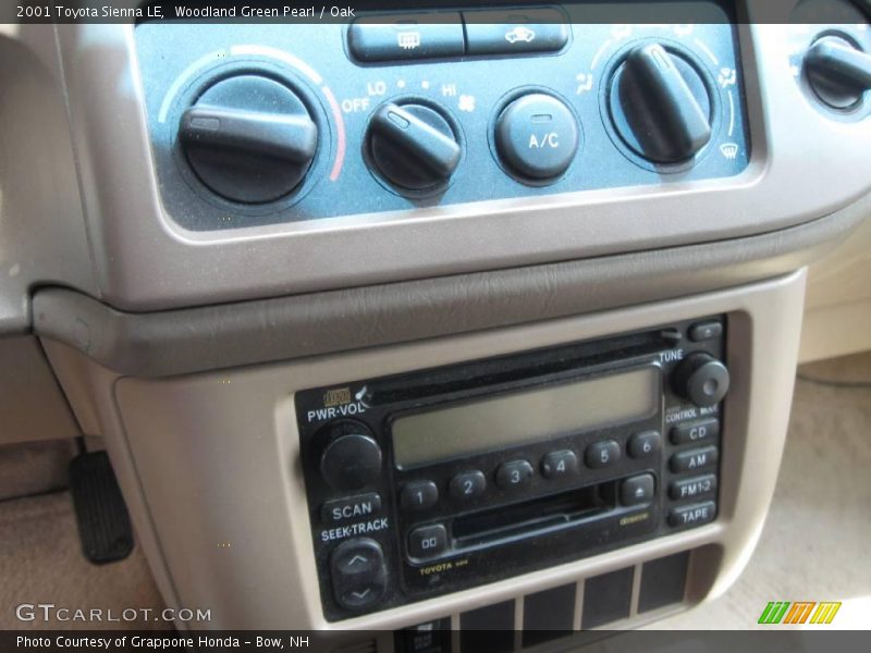 Woodland Green Pearl / Oak 2001 Toyota Sienna LE