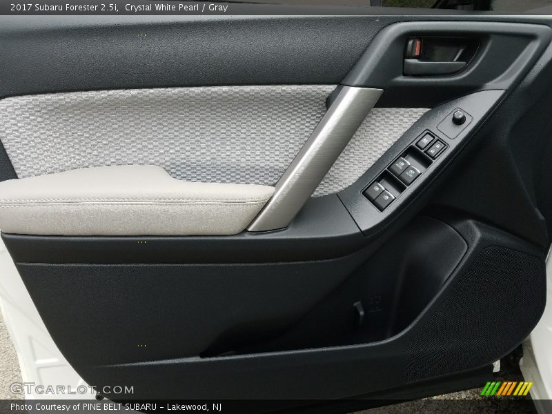 Crystal White Pearl / Gray 2017 Subaru Forester 2.5i