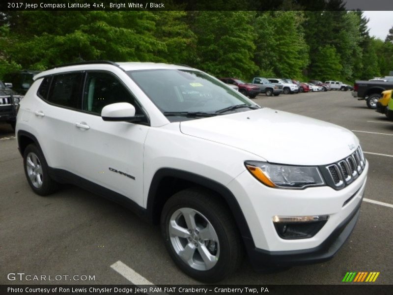 Bright White / Black 2017 Jeep Compass Latitude 4x4