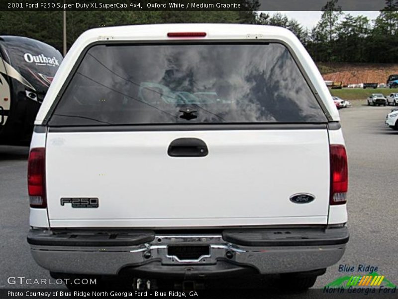 Oxford White / Medium Graphite 2001 Ford F250 Super Duty XL SuperCab 4x4