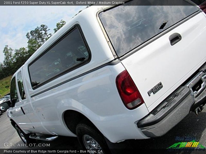 Oxford White / Medium Graphite 2001 Ford F250 Super Duty XL SuperCab 4x4