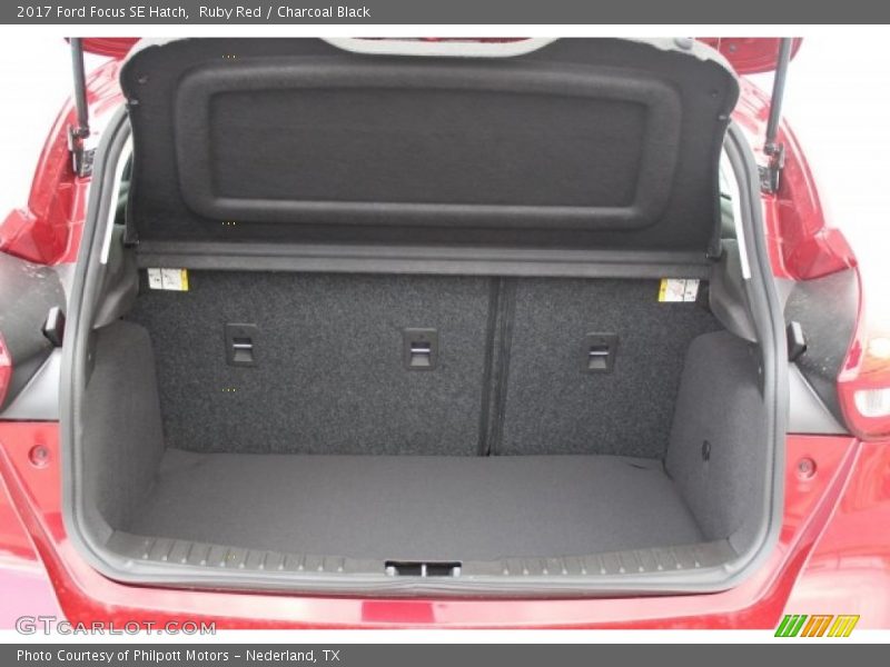Ruby Red / Charcoal Black 2017 Ford Focus SE Hatch