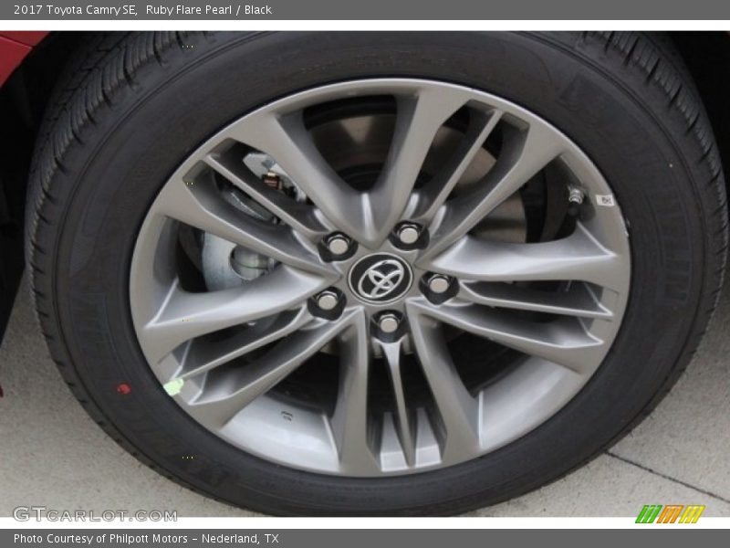Ruby Flare Pearl / Black 2017 Toyota Camry SE