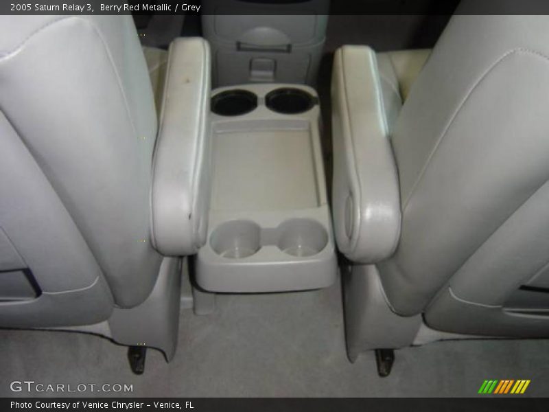 Berry Red Metallic / Grey 2005 Saturn Relay 3