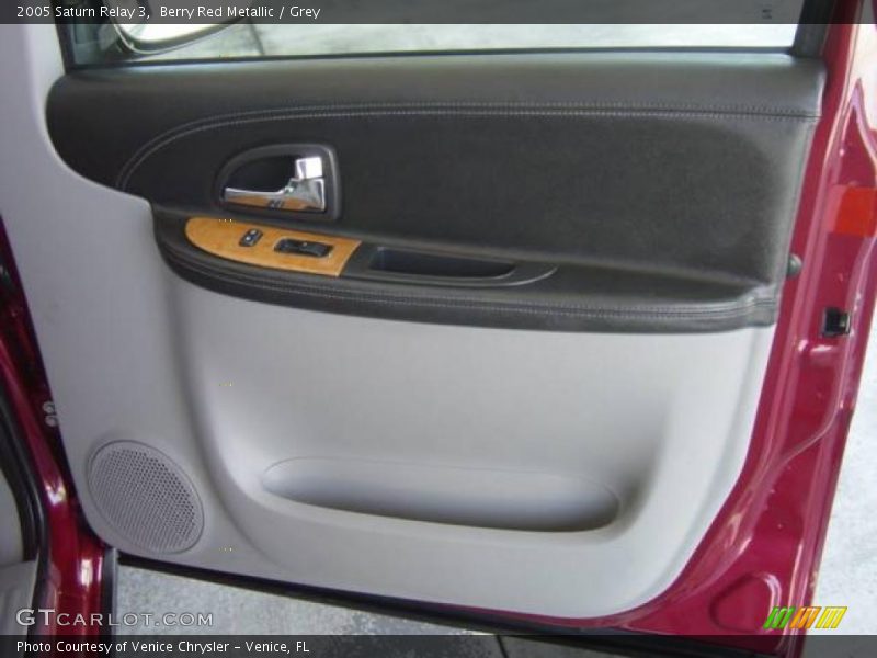Berry Red Metallic / Grey 2005 Saturn Relay 3