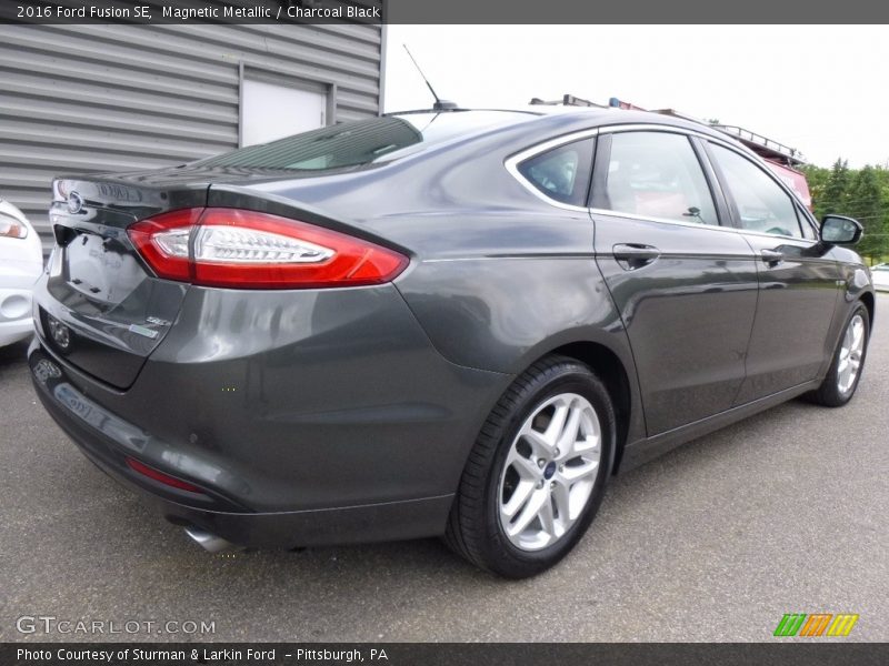 Magnetic Metallic / Charcoal Black 2016 Ford Fusion SE