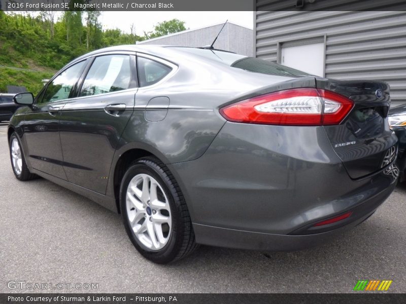 Magnetic Metallic / Charcoal Black 2016 Ford Fusion SE