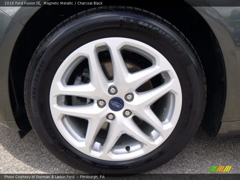 Magnetic Metallic / Charcoal Black 2016 Ford Fusion SE