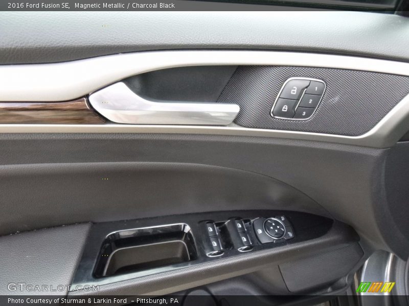 Magnetic Metallic / Charcoal Black 2016 Ford Fusion SE