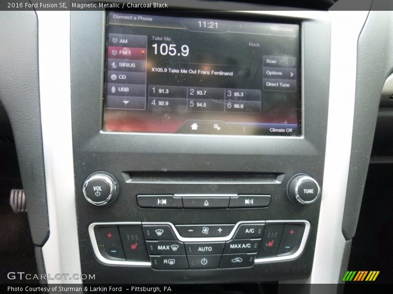 Magnetic Metallic / Charcoal Black 2016 Ford Fusion SE
