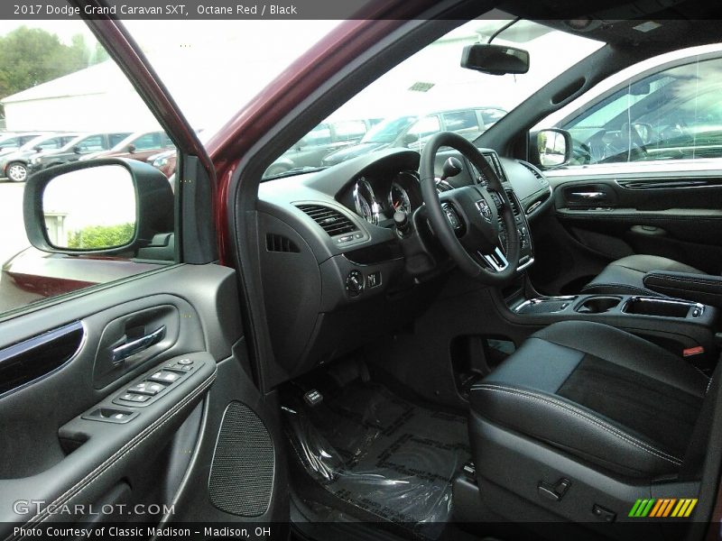 Octane Red / Black 2017 Dodge Grand Caravan SXT