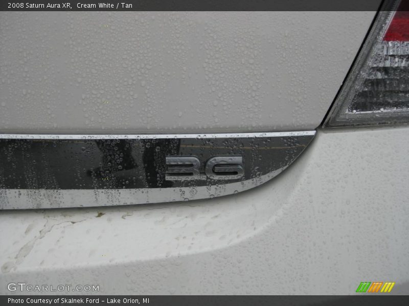 Cream White / Tan 2008 Saturn Aura XR