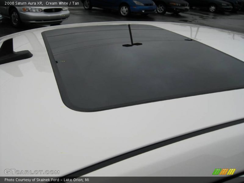 Cream White / Tan 2008 Saturn Aura XR