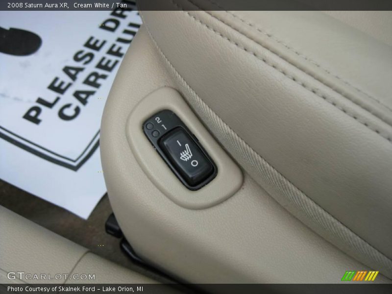 Cream White / Tan 2008 Saturn Aura XR
