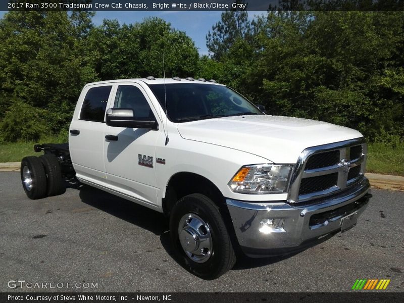 Bright White / Black/Diesel Gray 2017 Ram 3500 Tradesman Crew Cab Chassis
