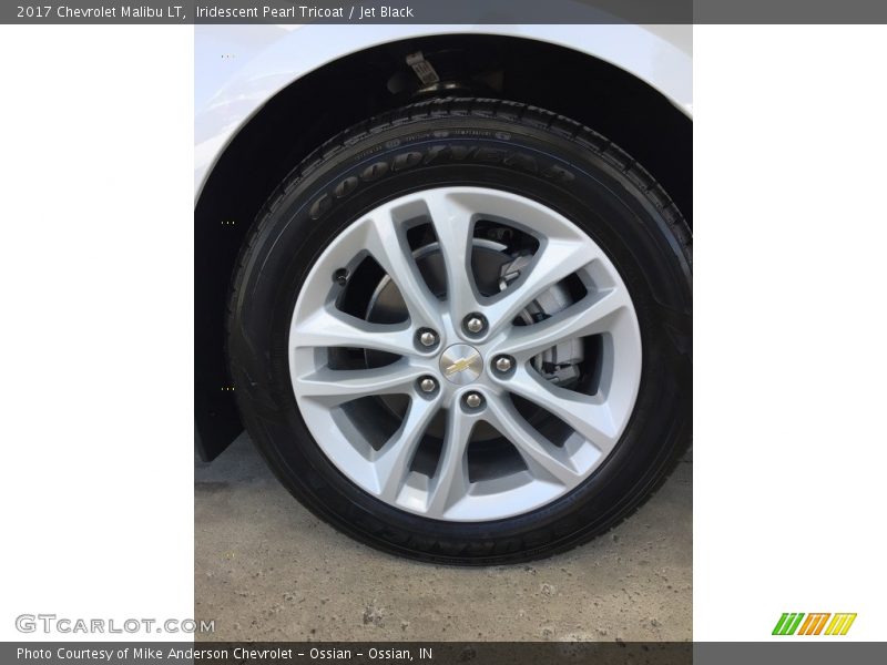 Iridescent Pearl Tricoat / Jet Black 2017 Chevrolet Malibu LT