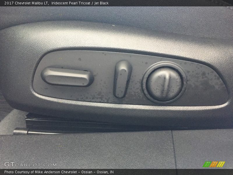 Iridescent Pearl Tricoat / Jet Black 2017 Chevrolet Malibu LT