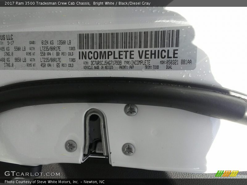 Bright White / Black/Diesel Gray 2017 Ram 3500 Tradesman Crew Cab Chassis