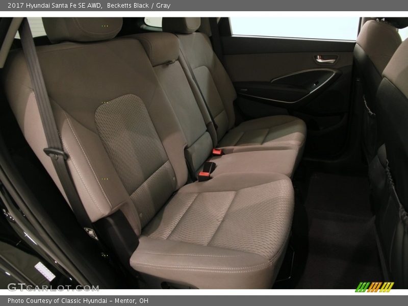 Becketts Black / Gray 2017 Hyundai Santa Fe SE AWD