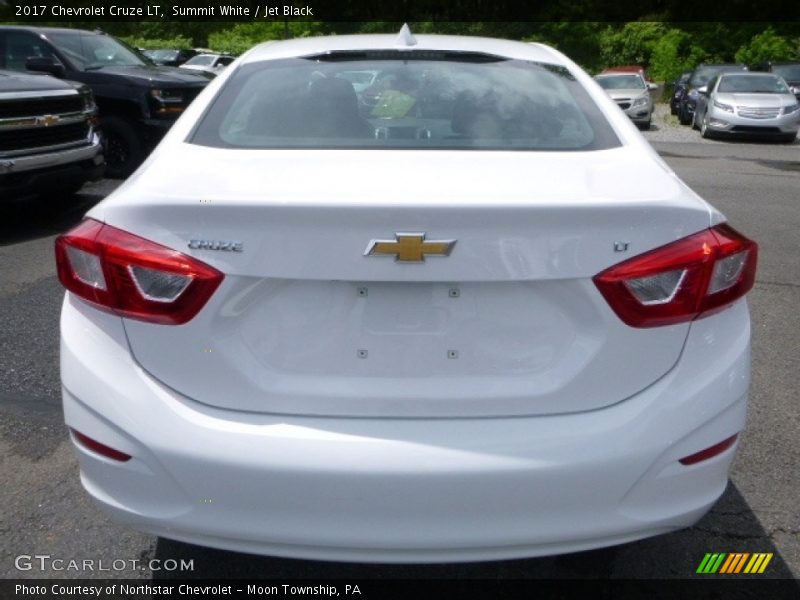 Summit White / Jet Black 2017 Chevrolet Cruze LT