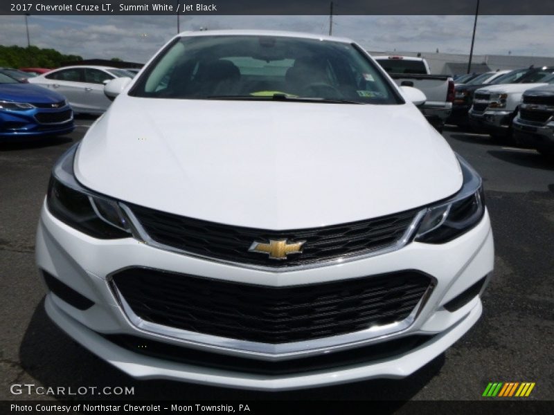 Summit White / Jet Black 2017 Chevrolet Cruze LT