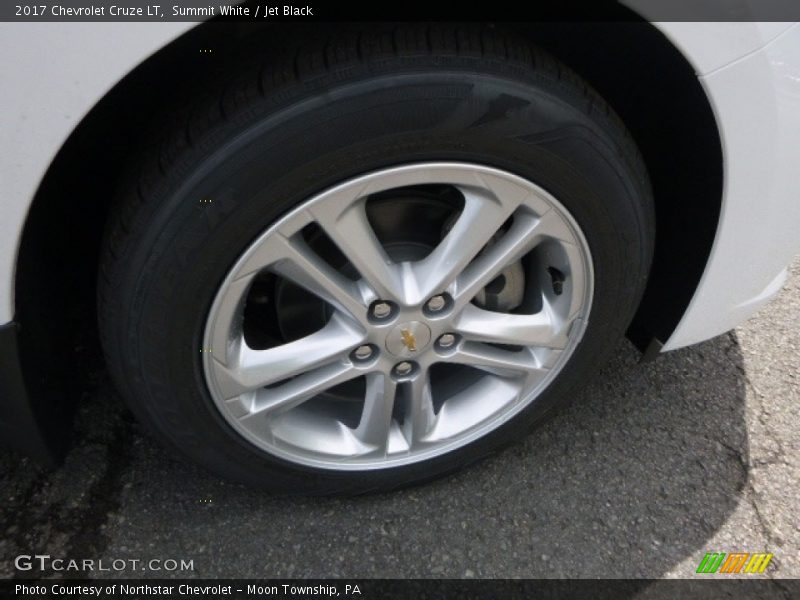 Summit White / Jet Black 2017 Chevrolet Cruze LT