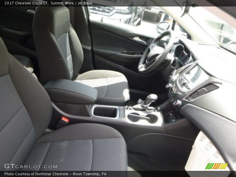Summit White / Jet Black 2017 Chevrolet Cruze LT