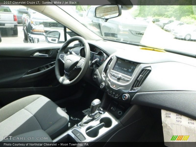 Summit White / Jet Black 2017 Chevrolet Cruze LT