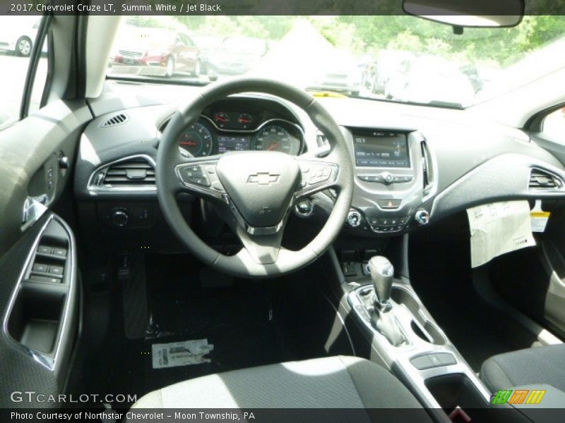 Summit White / Jet Black 2017 Chevrolet Cruze LT