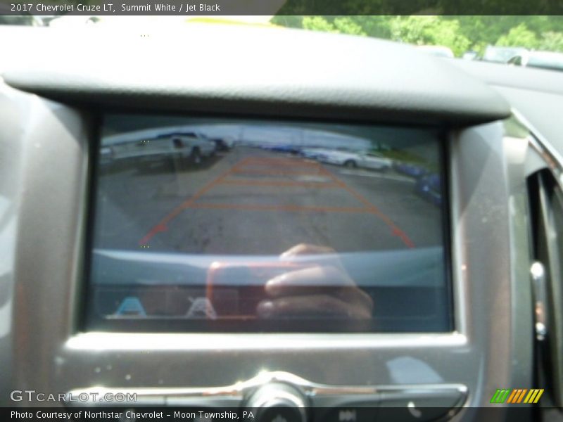Summit White / Jet Black 2017 Chevrolet Cruze LT