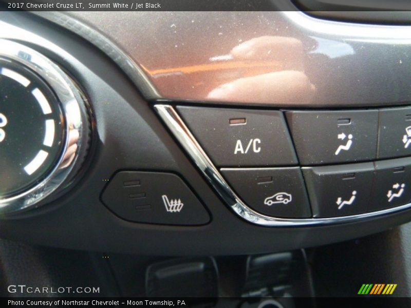 Summit White / Jet Black 2017 Chevrolet Cruze LT