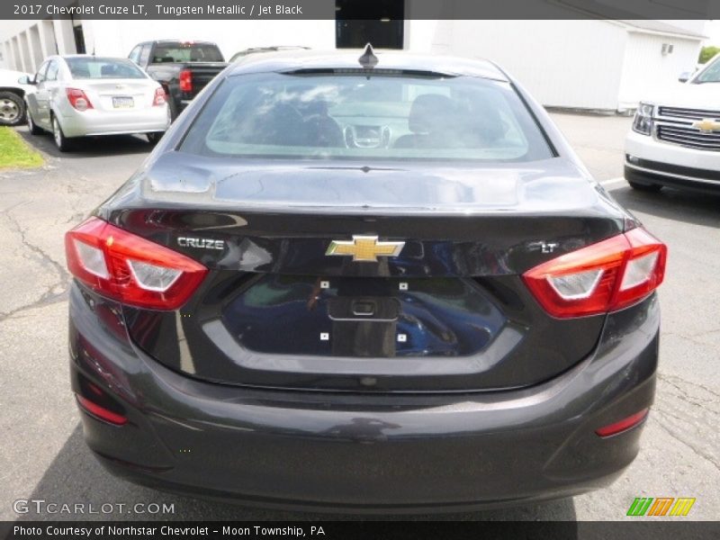 Tungsten Metallic / Jet Black 2017 Chevrolet Cruze LT
