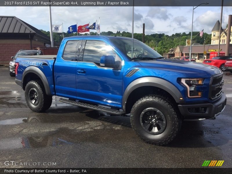 Front 3/4 View of 2017 F150 SVT Raptor SuperCab 4x4