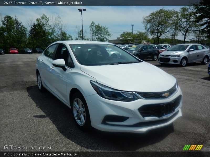 Summit White / Jet Black 2017 Chevrolet Cruze LT