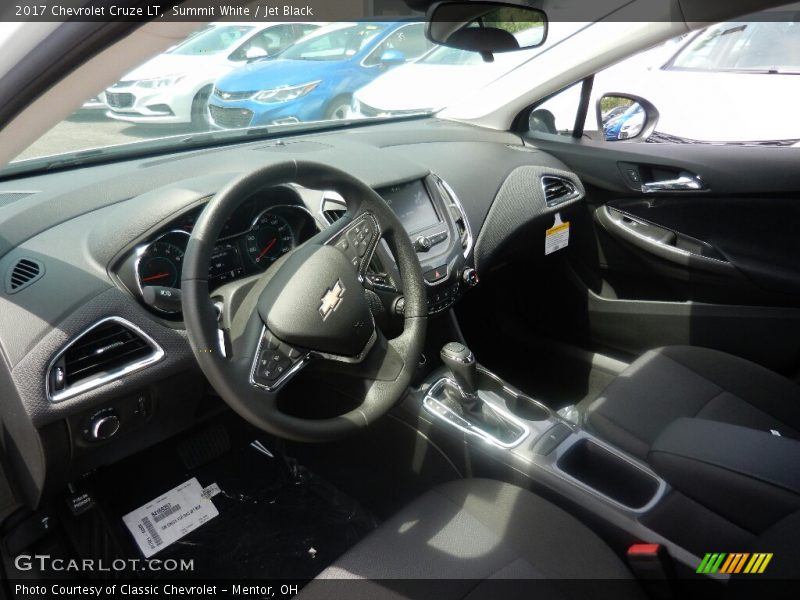 Summit White / Jet Black 2017 Chevrolet Cruze LT