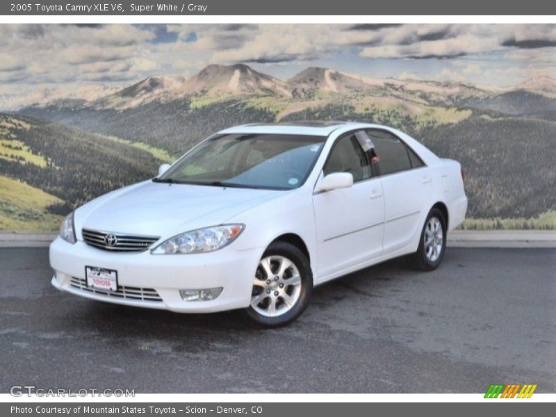 Super White / Gray 2005 Toyota Camry XLE V6