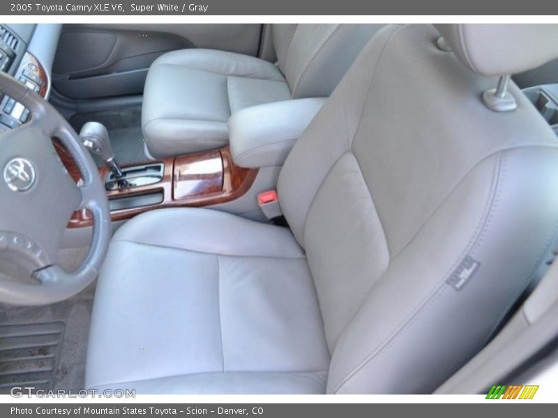 Super White / Gray 2005 Toyota Camry XLE V6