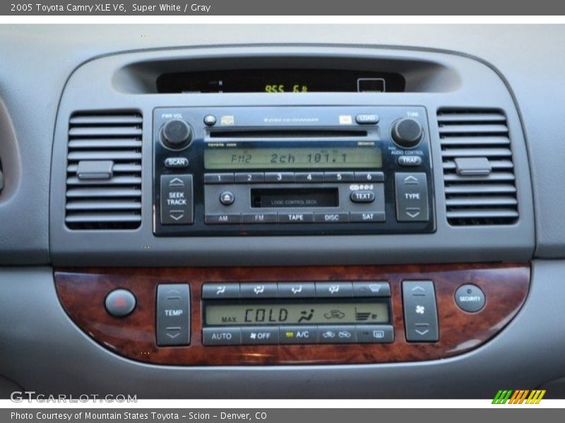 Super White / Gray 2005 Toyota Camry XLE V6