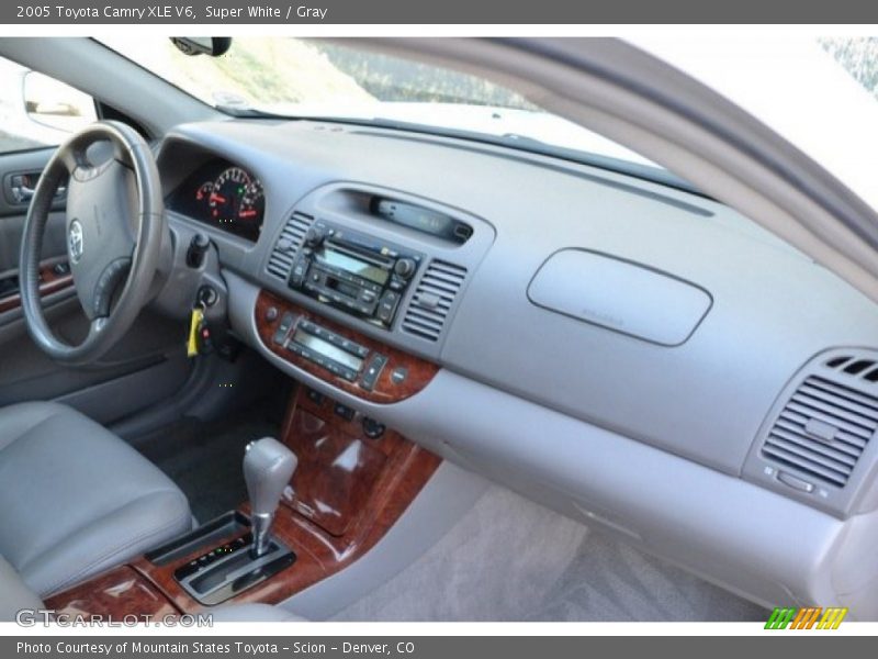 Super White / Gray 2005 Toyota Camry XLE V6
