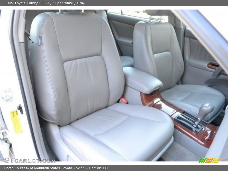 Super White / Gray 2005 Toyota Camry XLE V6