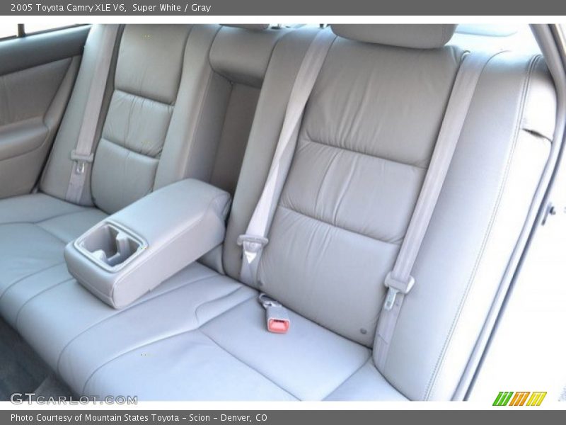 Super White / Gray 2005 Toyota Camry XLE V6