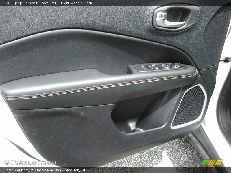 Bright White / Black 2017 Jeep Compass Sport 4x4