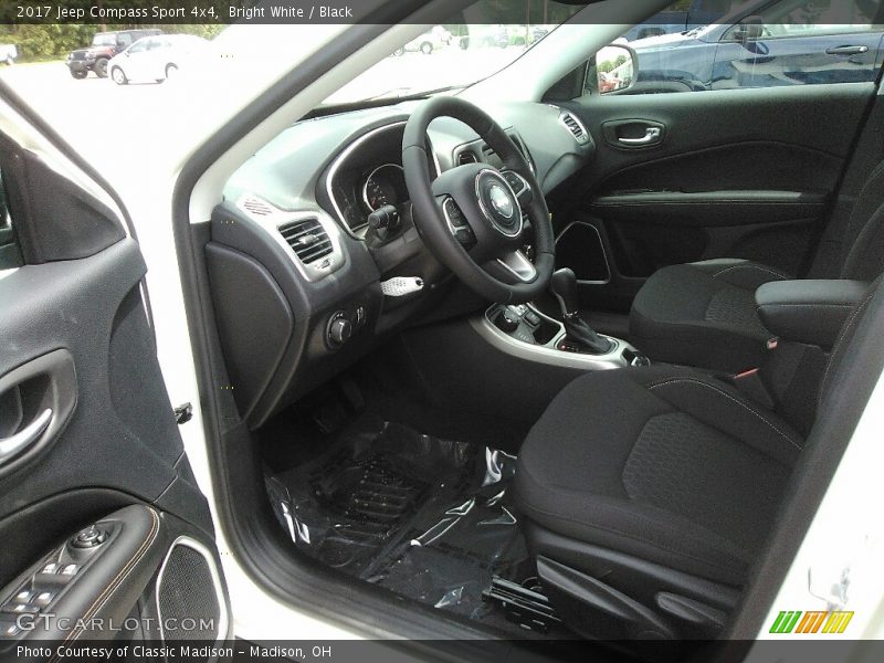 Bright White / Black 2017 Jeep Compass Sport 4x4