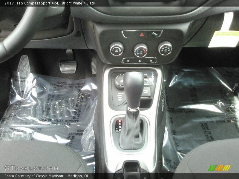 Bright White / Black 2017 Jeep Compass Sport 4x4