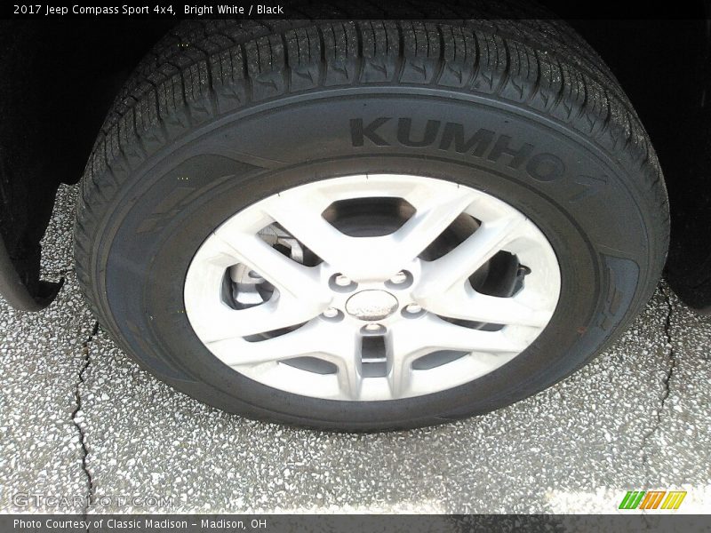 Bright White / Black 2017 Jeep Compass Sport 4x4