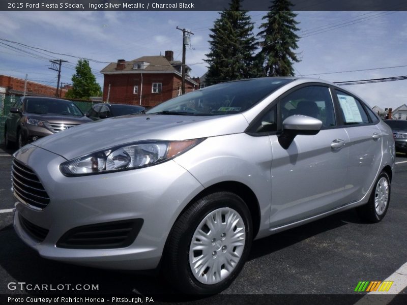 Ingot Silver Metallic / Charcoal Black 2015 Ford Fiesta S Sedan