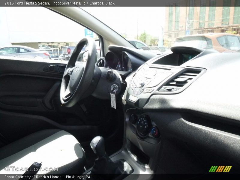 Ingot Silver Metallic / Charcoal Black 2015 Ford Fiesta S Sedan