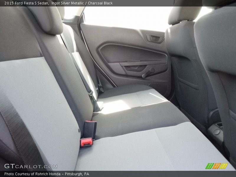 Ingot Silver Metallic / Charcoal Black 2015 Ford Fiesta S Sedan