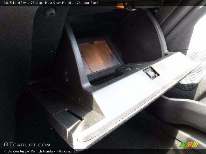 Ingot Silver Metallic / Charcoal Black 2015 Ford Fiesta S Sedan